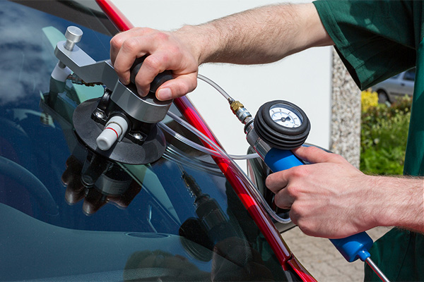 You are currently viewing Mobile windshield repair service, both convenient and affordable