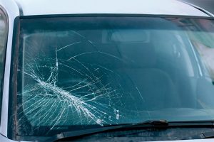 Read more about the article Florida bill aims to require insurers inspect broken windshields before repair