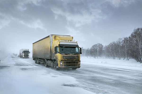 You are currently viewing Warning issued to truckers to clear off ice and snow