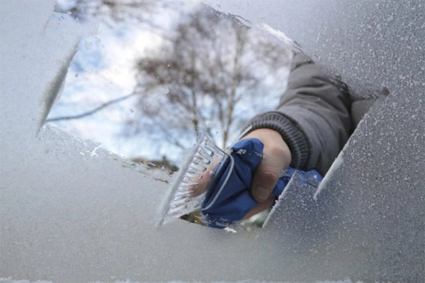 You are currently viewing As winter and cold weather sets in, it’s vital that you scrape your windshield