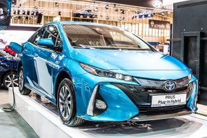 Read more about the article Toyota Prius facing legal issues for “self-destructing” windshields