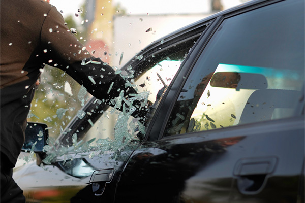 You are currently viewing Car alarms unlikely to go off when thieves smash auto glass and windows