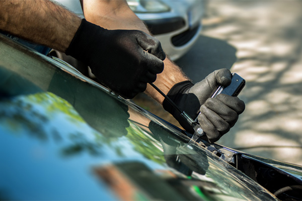 You are currently viewing How long does it take to repair or replace a windshield?