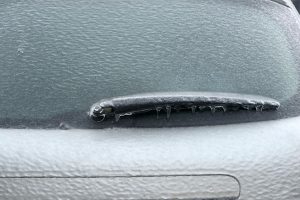 Read more about the article Don’t fall for the “quick hacks” for windshield defrosting