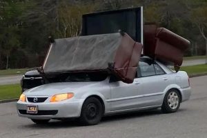 Read more about the article Man piles furniture on windshield, roof, and trunk of car while driving